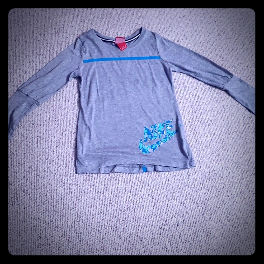 Girls Nike long sleeve tee
